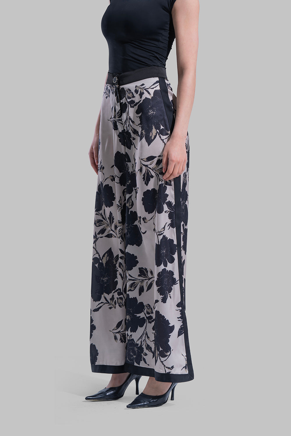 بنطلون مستقيم بخصر عالٍ