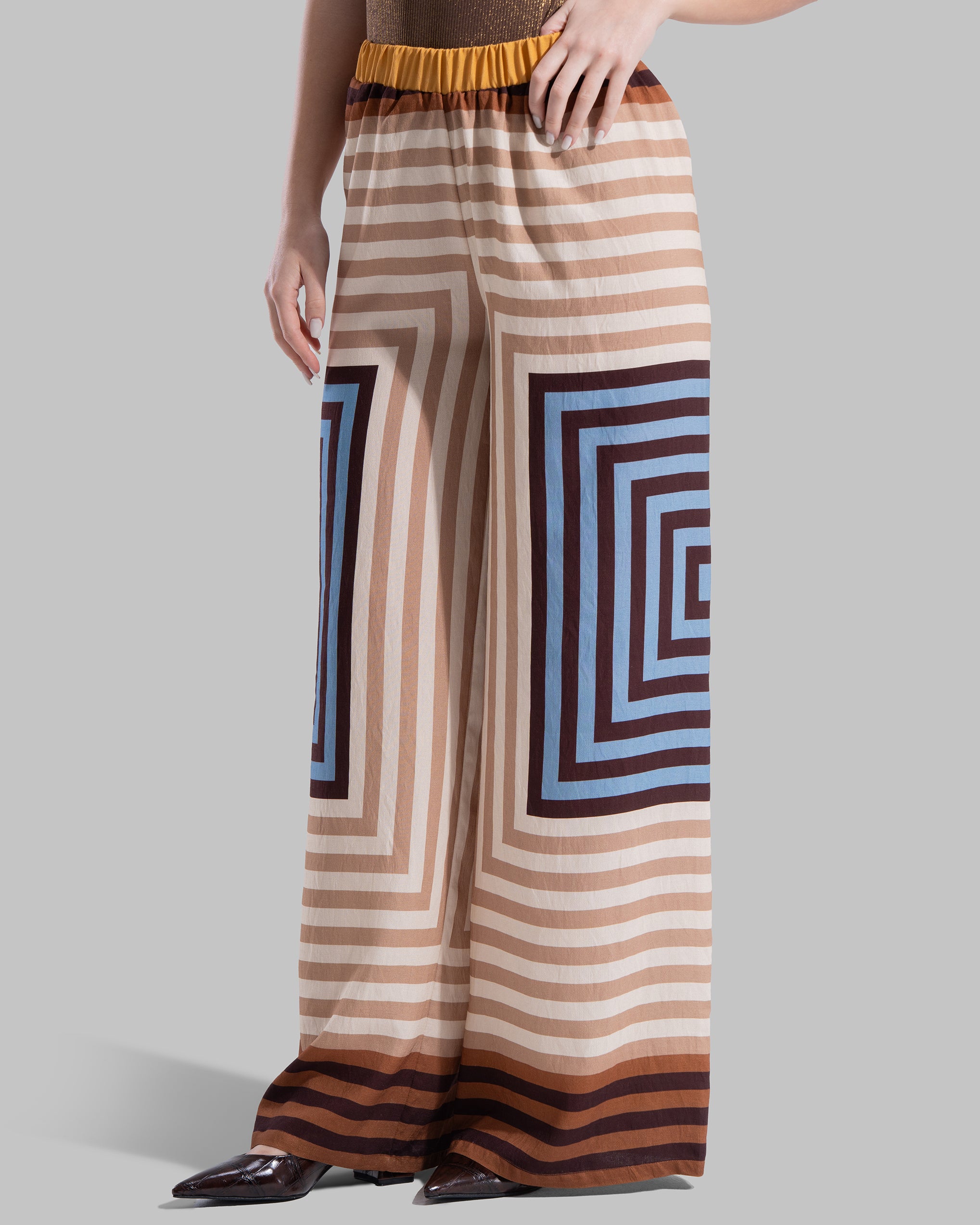 printed wide -leg pants .