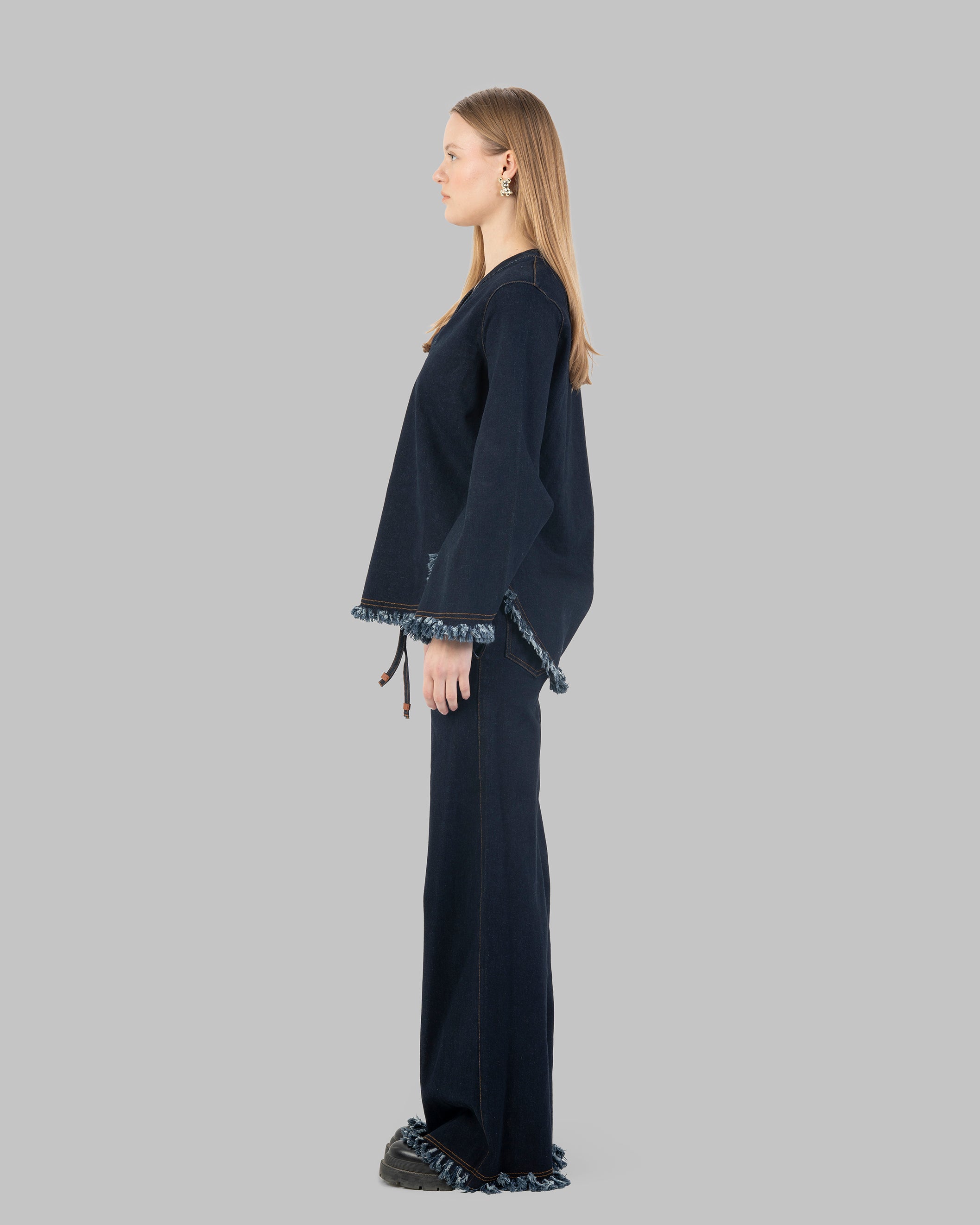 بنطلون جينز واسع الساق