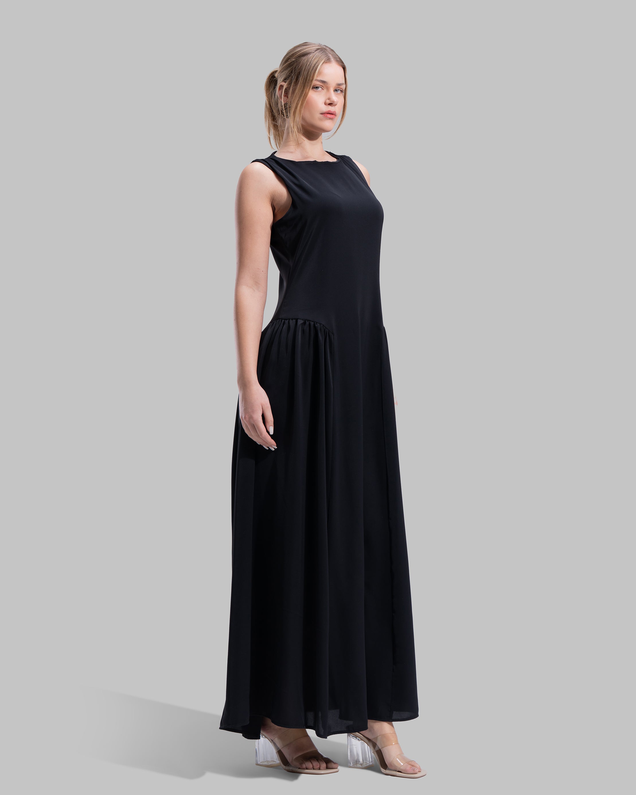 Sleeveless long dress with a round neckline.