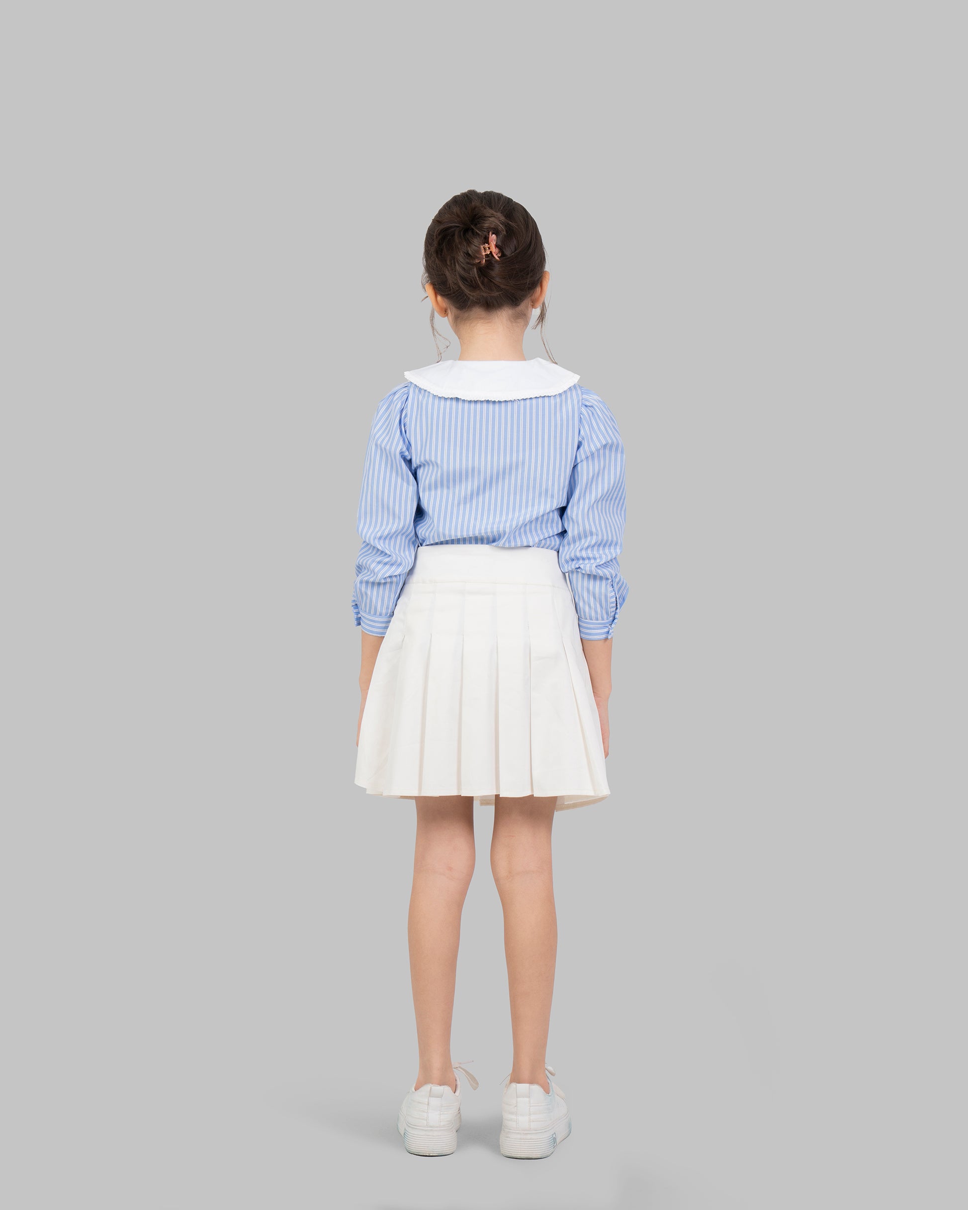 بلوزة قطنية مخططة باللون الأزرق الفاتح