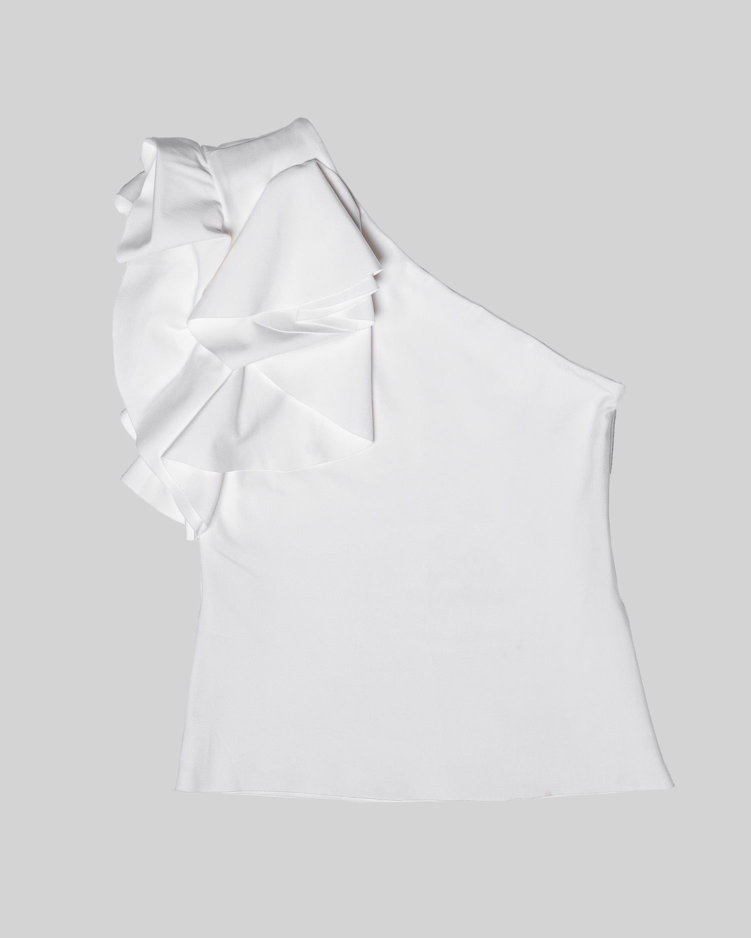 بليزر بفتحة صدر وشق وأكمام طويلة