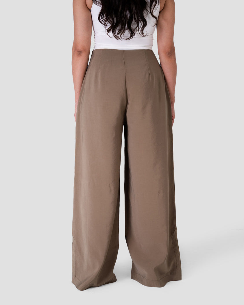 WIDE-LEG HIGH-WAIST PANTS