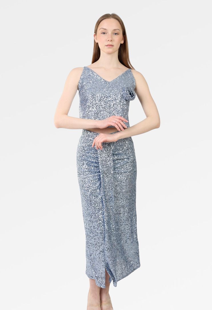 تنورة لامعة مزينة بالخرز