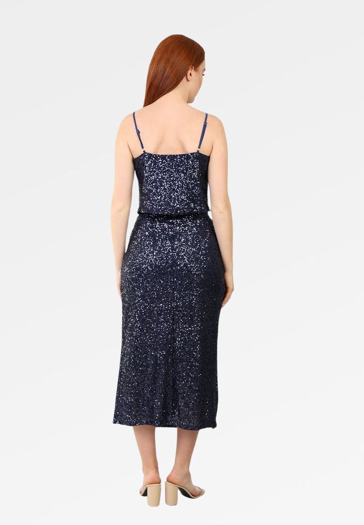 تنورة لامعة مزينة بالخرز