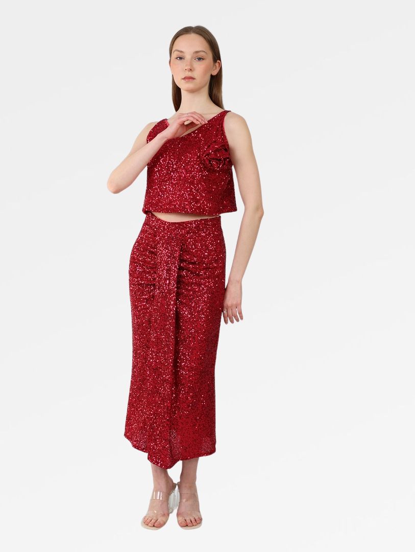 تنورة لامعة مزينة بالخرز