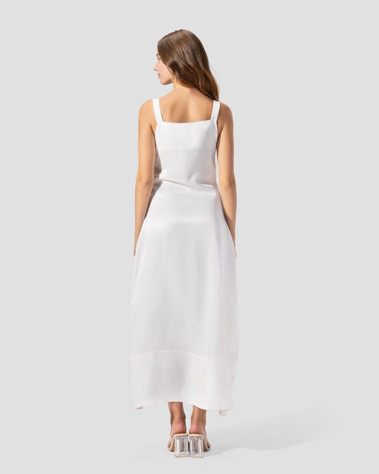 فستان ميدي بفتحة رقبة مربعة وحمالات عريضة