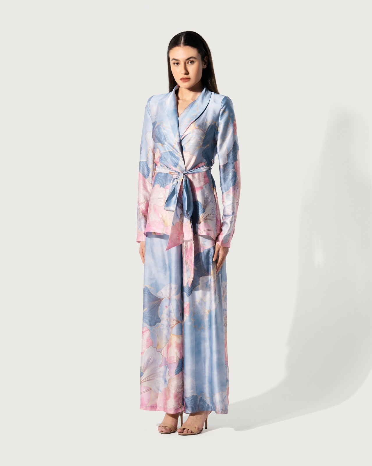 بليزر زهور ساتان مع حزام