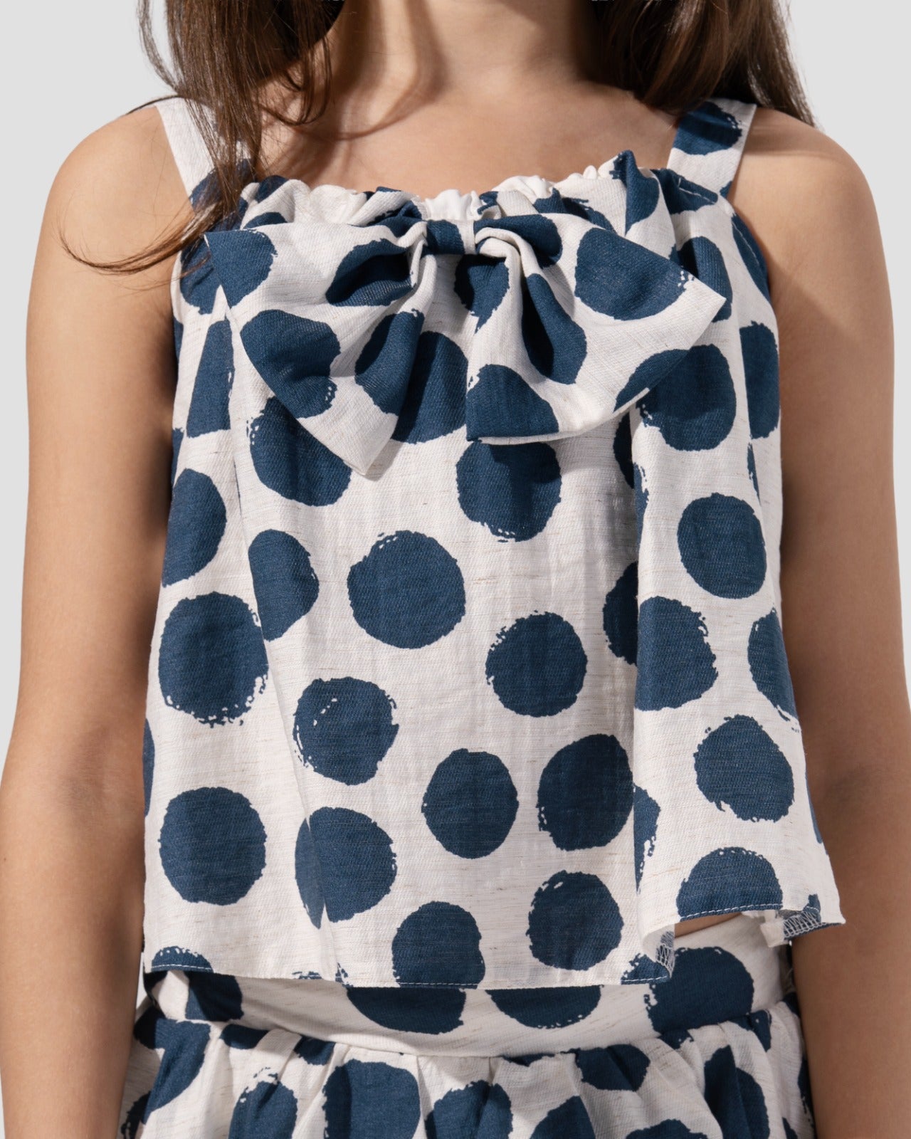 قمة منقط مع فيونكة.