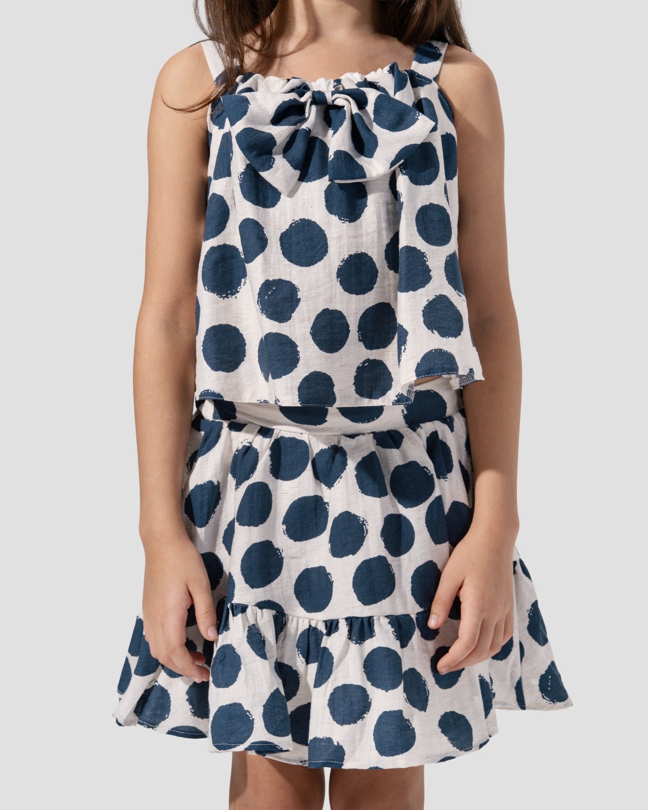 قمة منقط مع فيونكة.