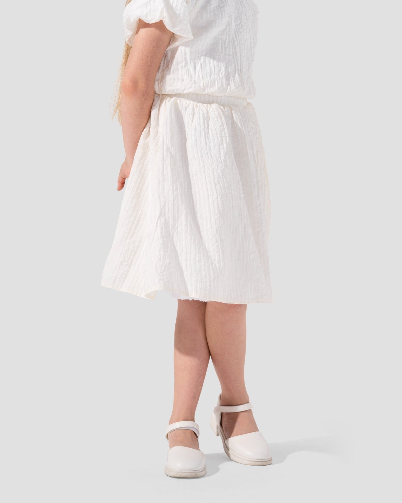 High-waist midi skirt with an elastic waistband and a gathered design