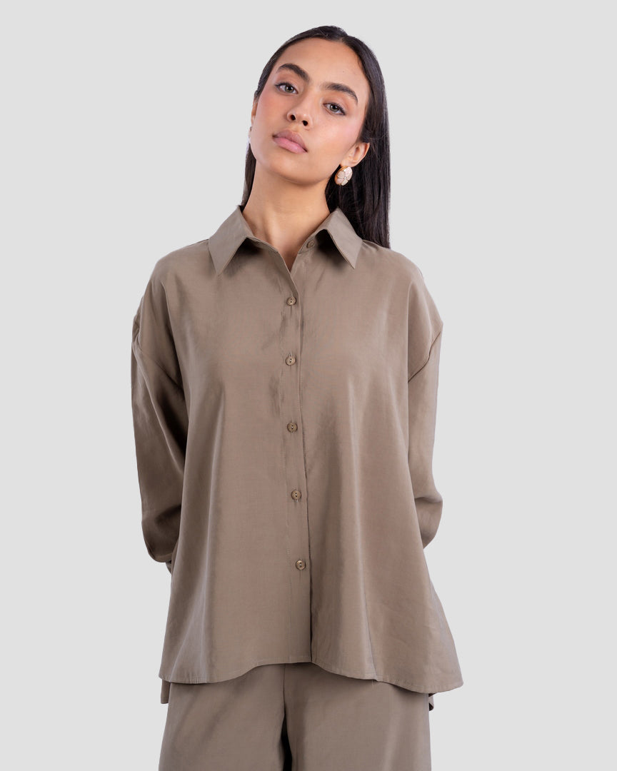 ASYMMETRIC HEM SHIRT