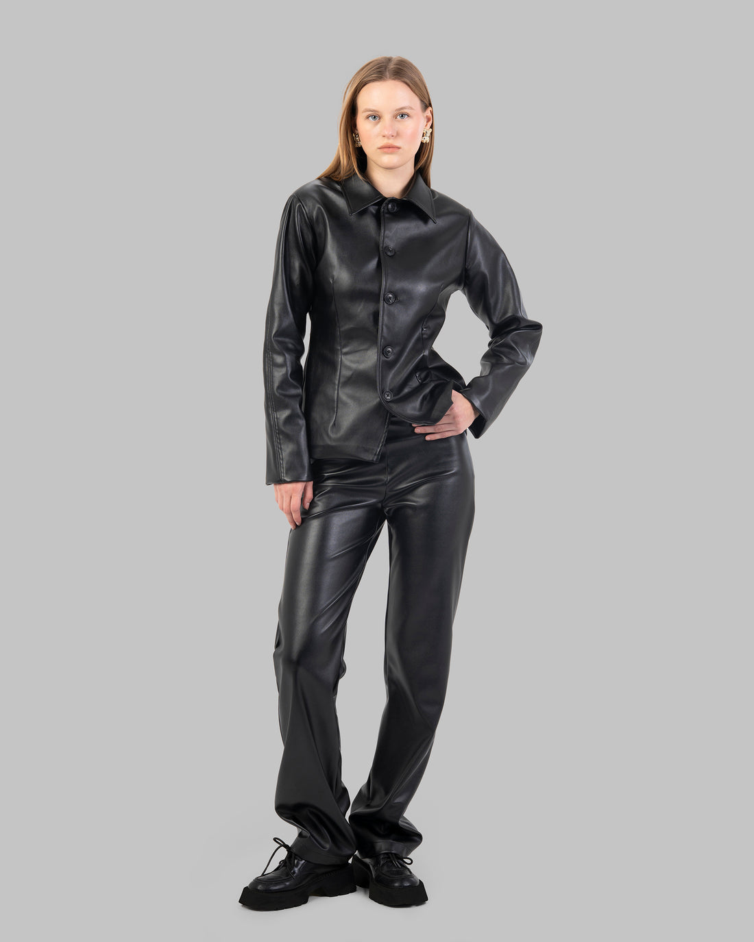 جاكيت جلد أسود