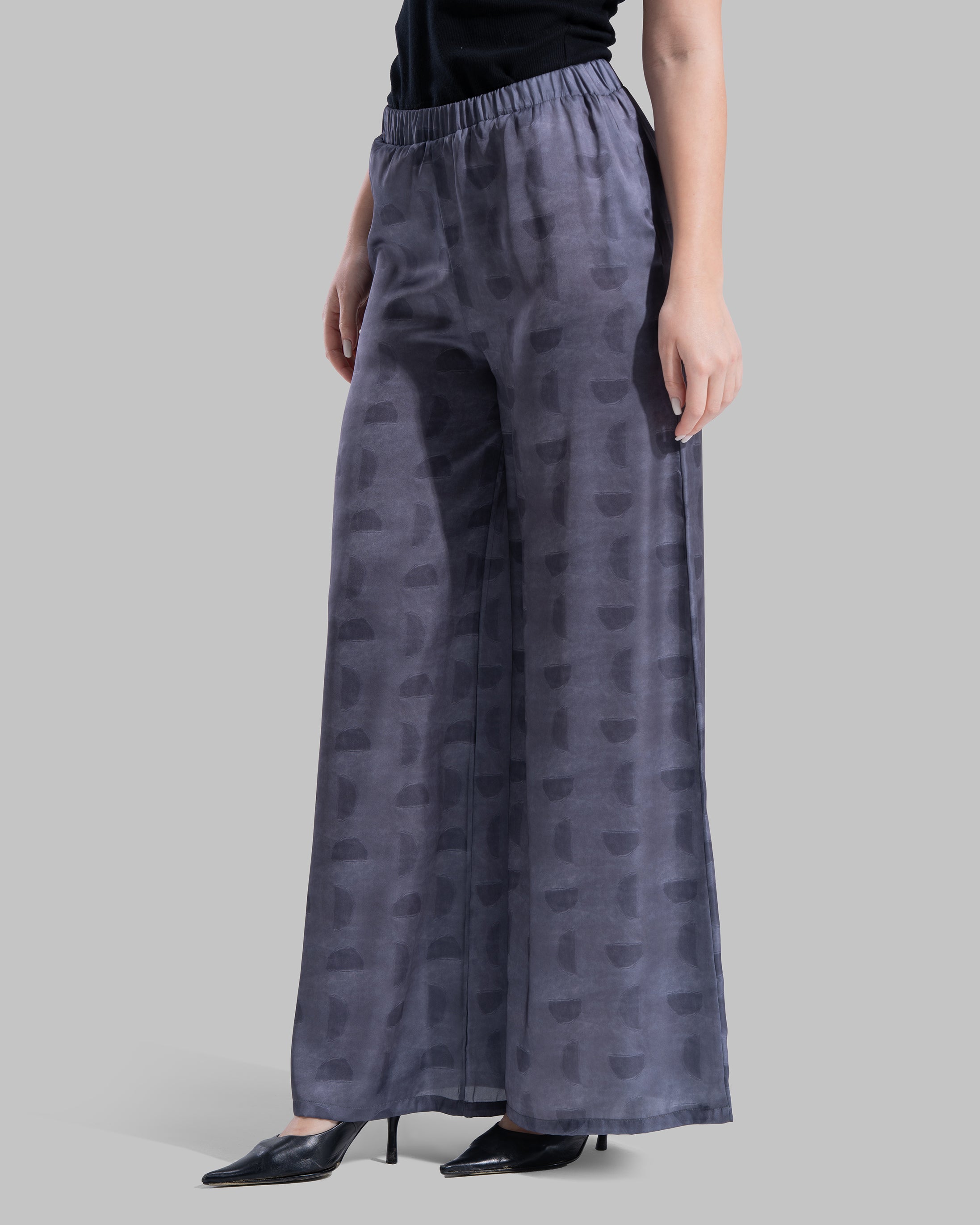 High-waist Pants with an elasticated waistband for comfort.