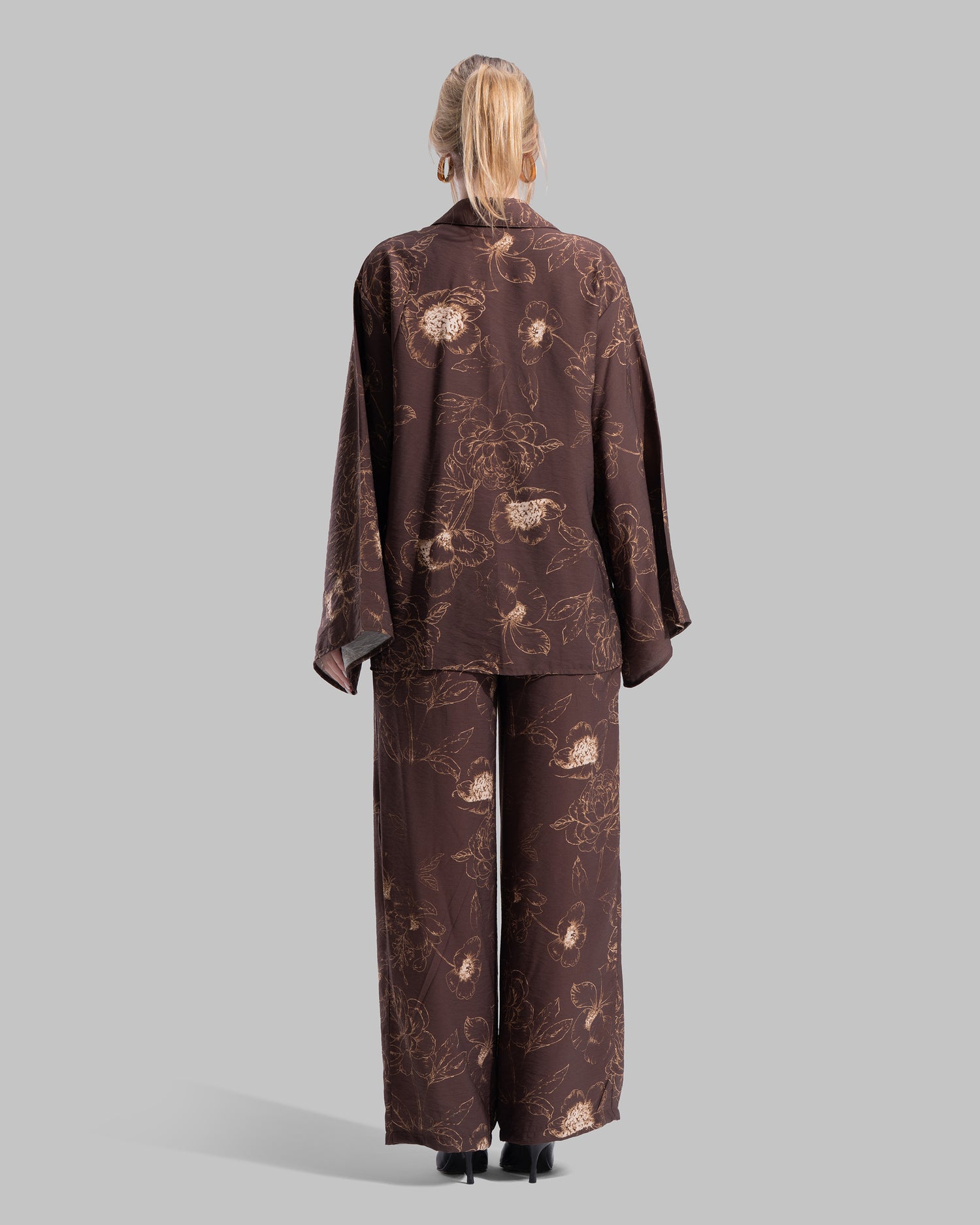 Oversized floral print blouse with a classic collar and long sleeves.