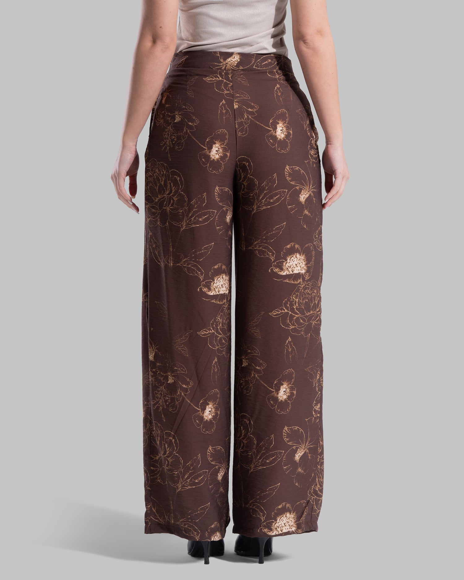 High-waisted wide-leg trousers featuring an all-over floral print.