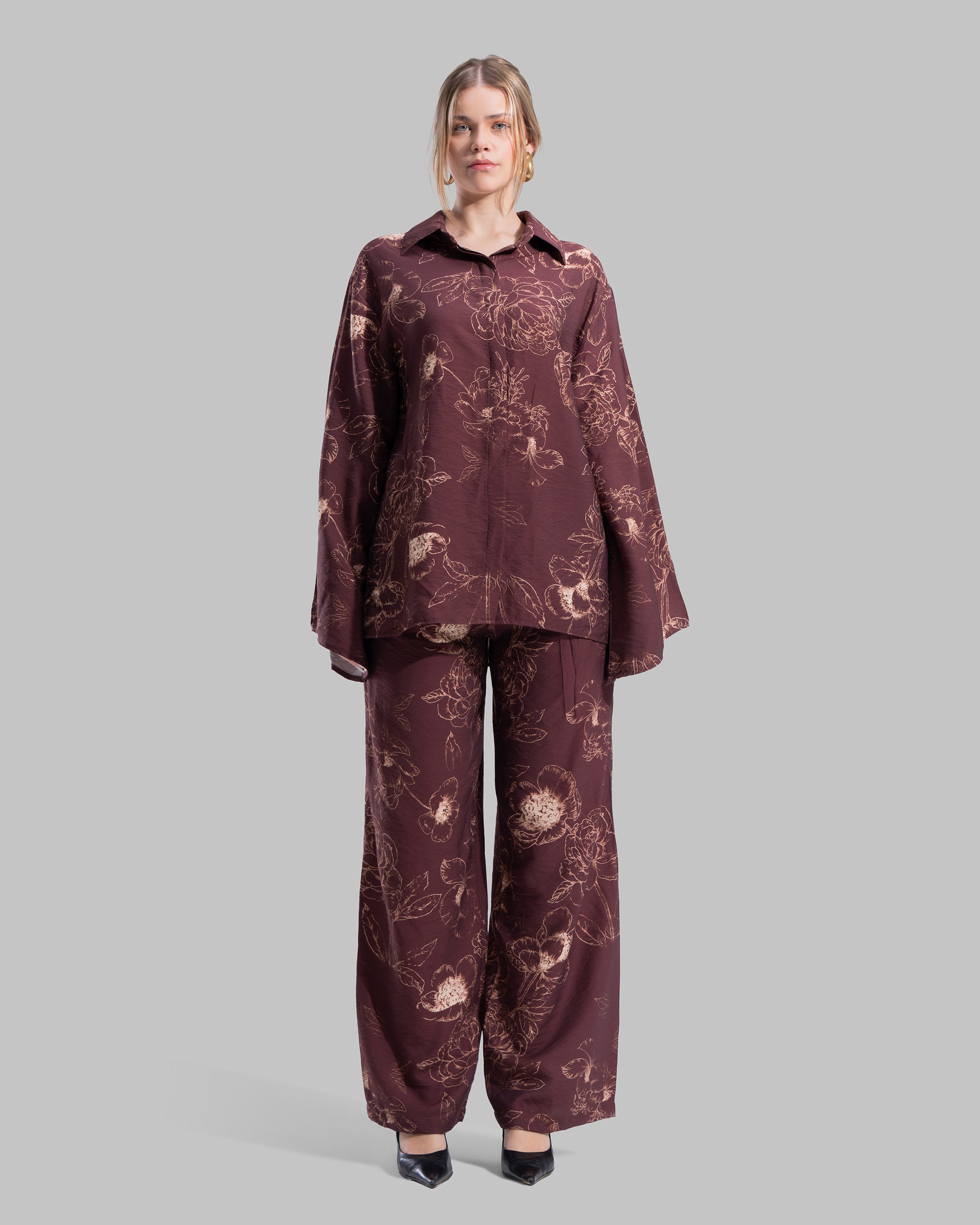 Oversized floral print blouse with a classic collar and long sleeves.