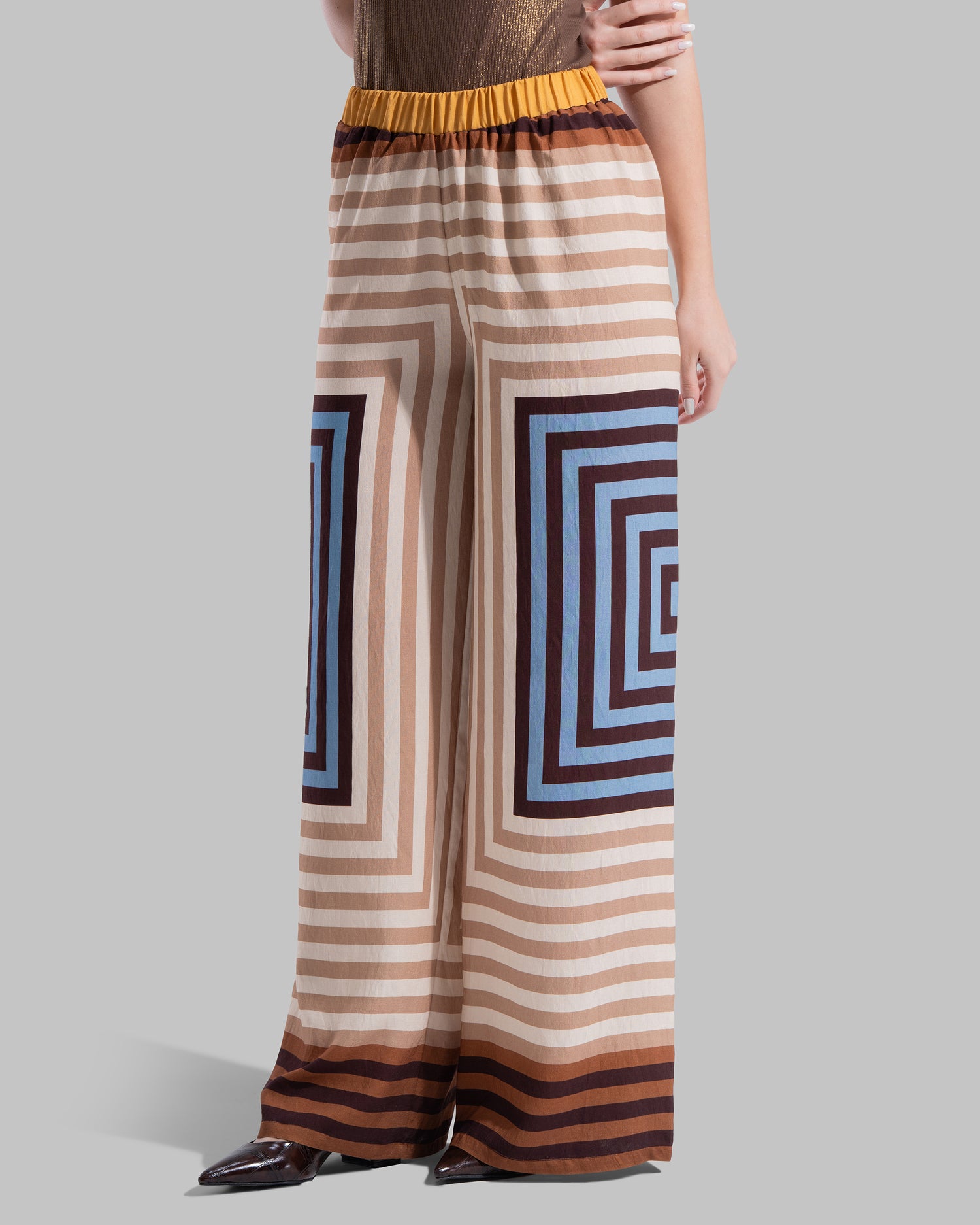 printed wide -leg pants .