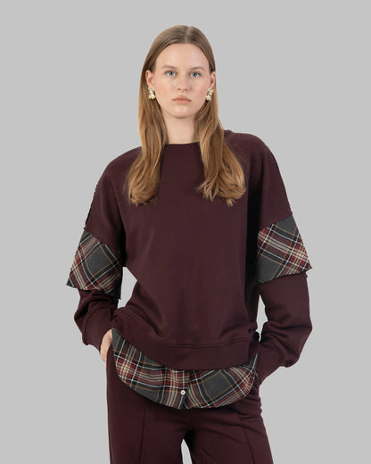 سترة رياضية واسعة.