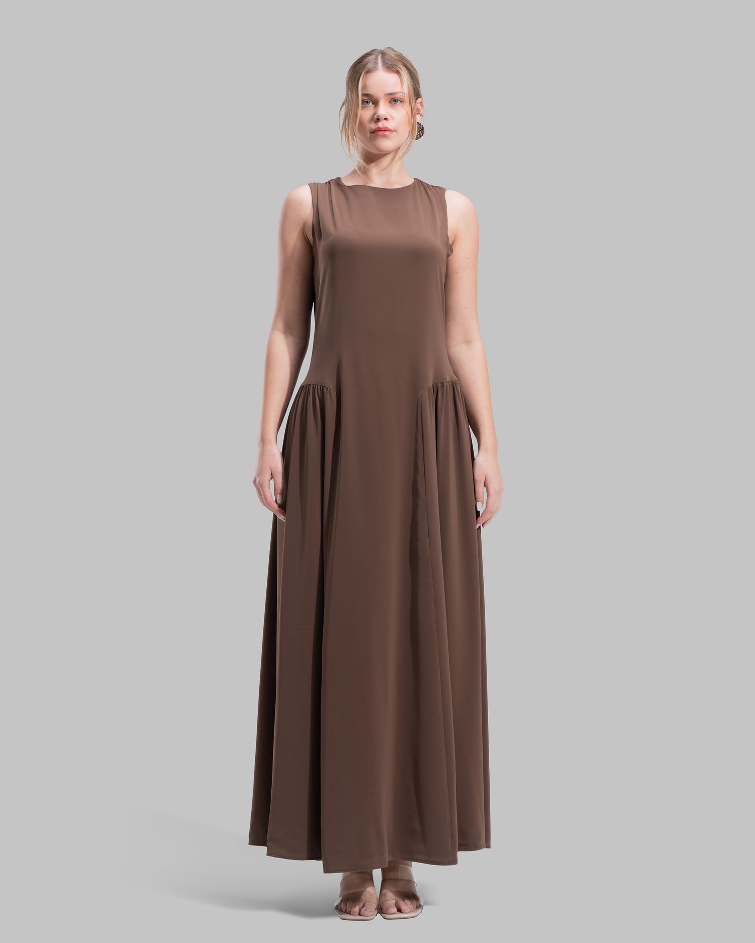 Sleeveless long dress with a round neckline.