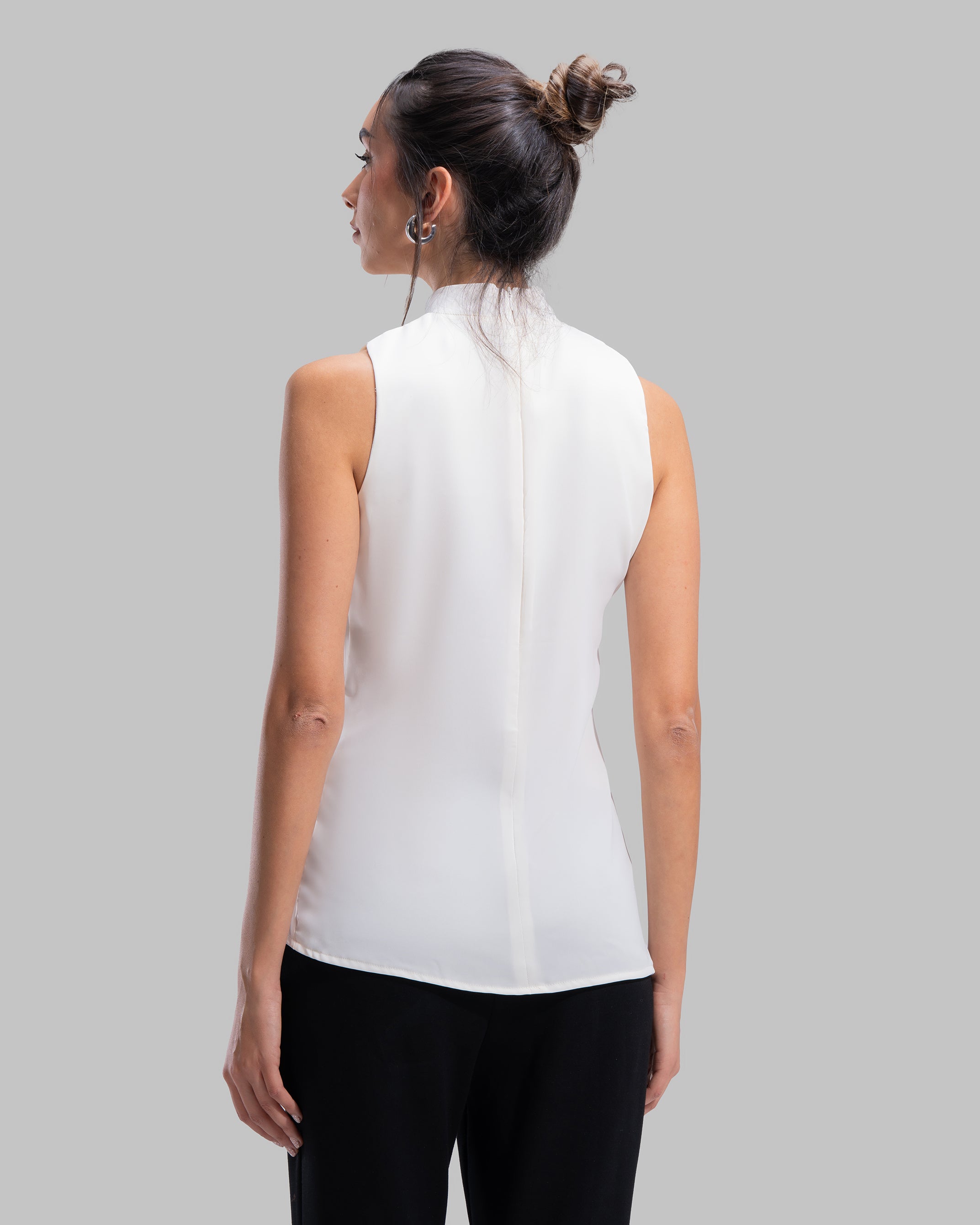 Sleeveless ribbed tank top with a metallic thread finish and a round neck.