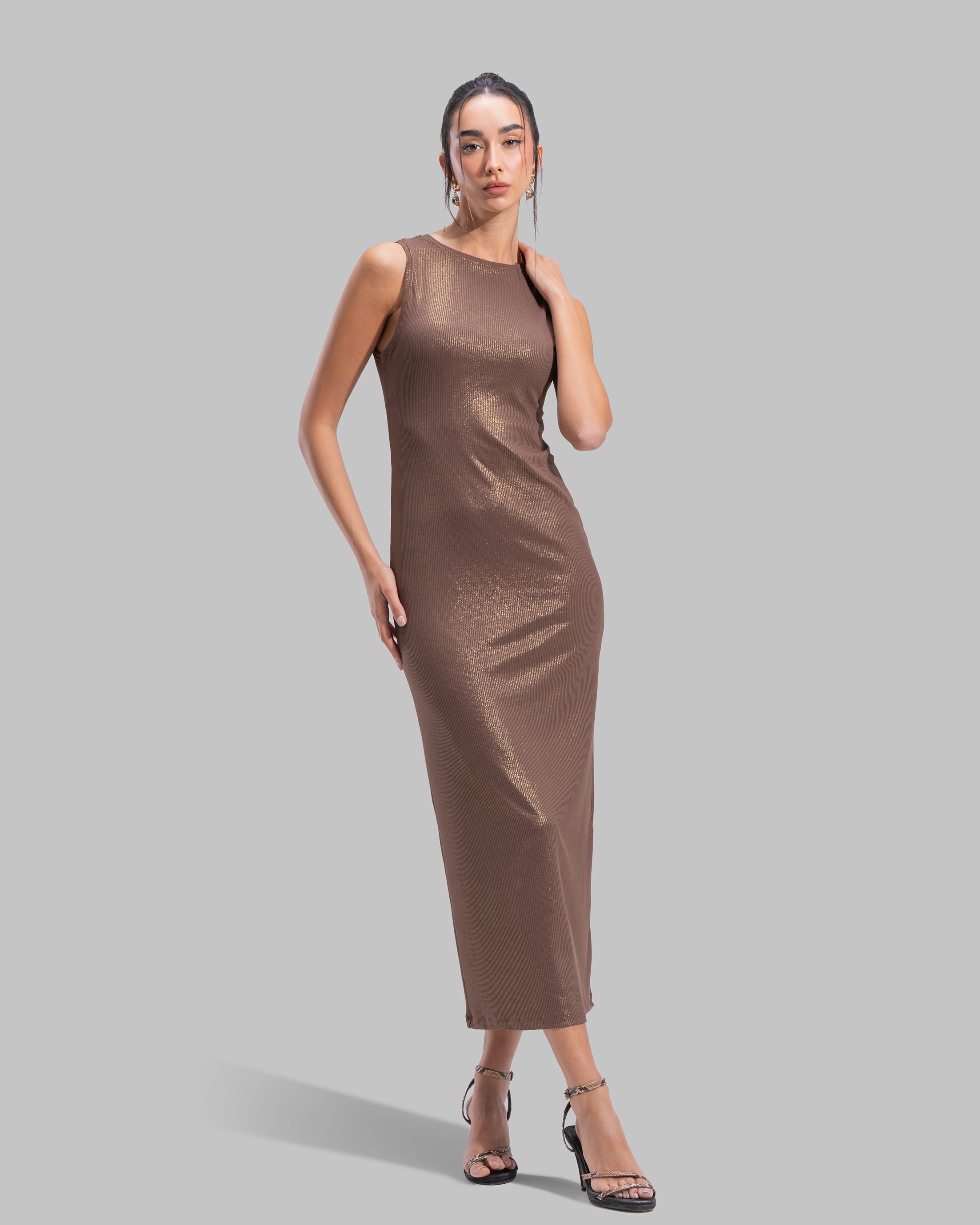 Sleeveless ribbed maxi dress with a round neckline and a tight-fit silhouette.