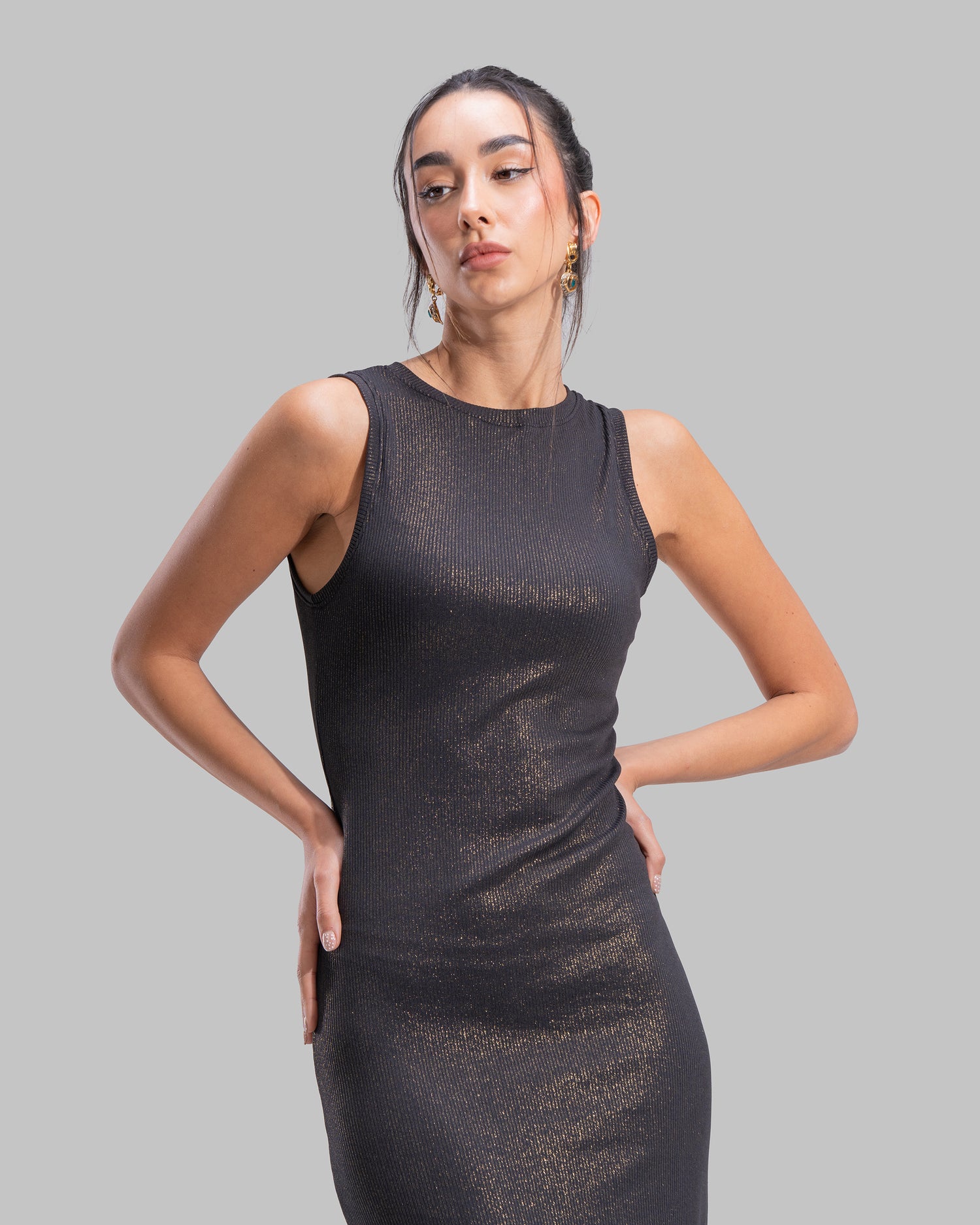 Sleeveless ribbed maxi dress with a round neckline and a tight-fit silhouette.