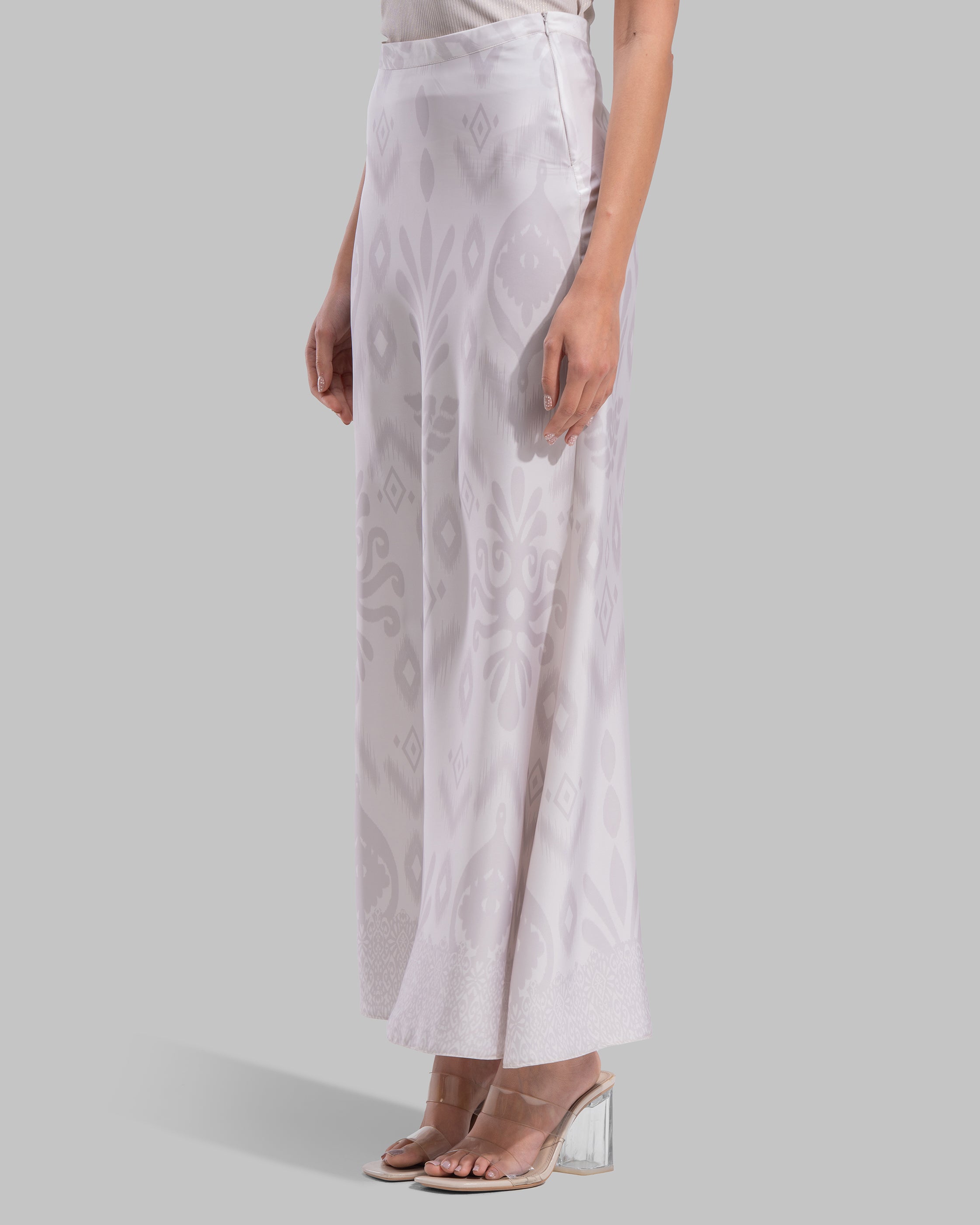 High-waist midi skirt.