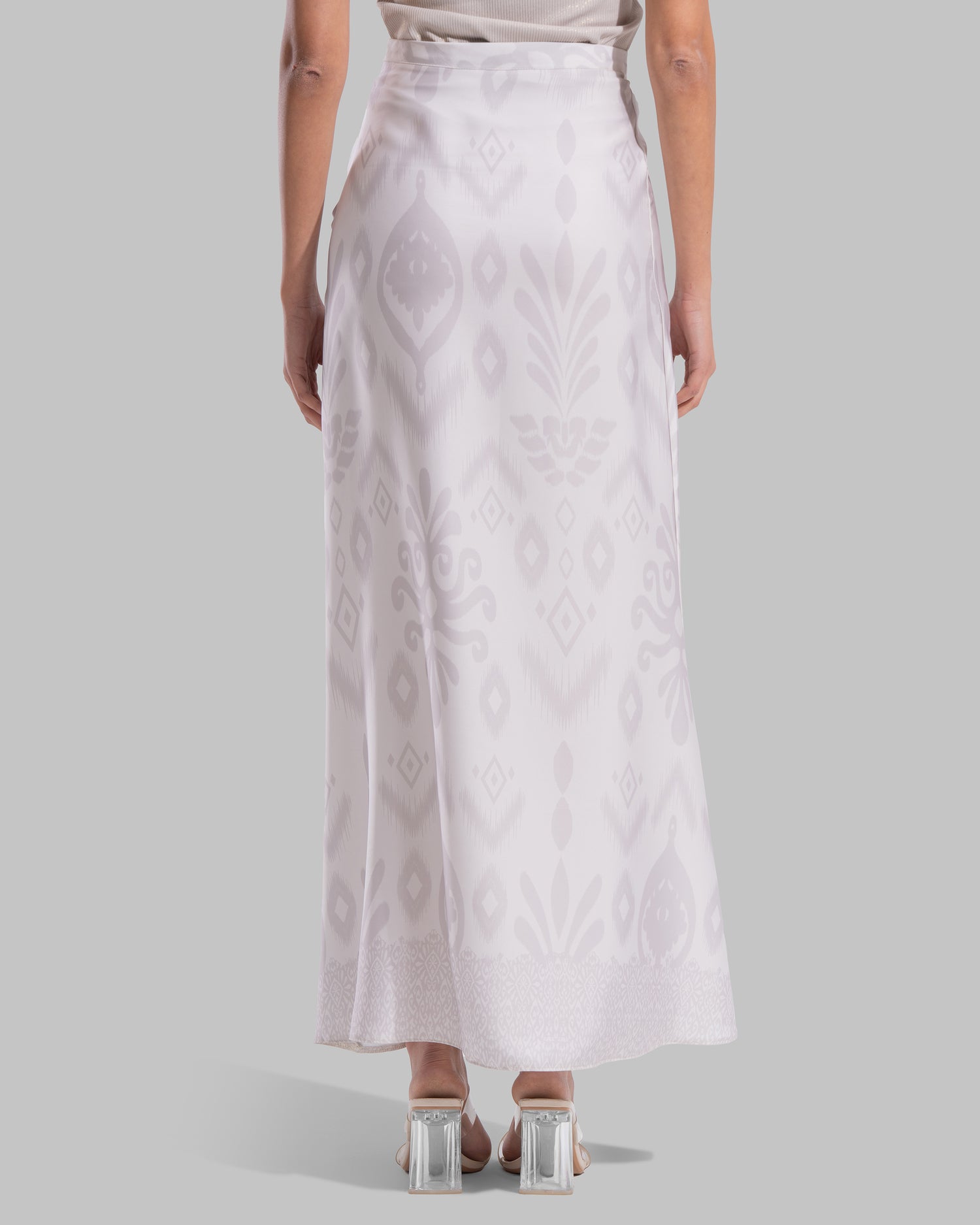 High-waist midi skirt.