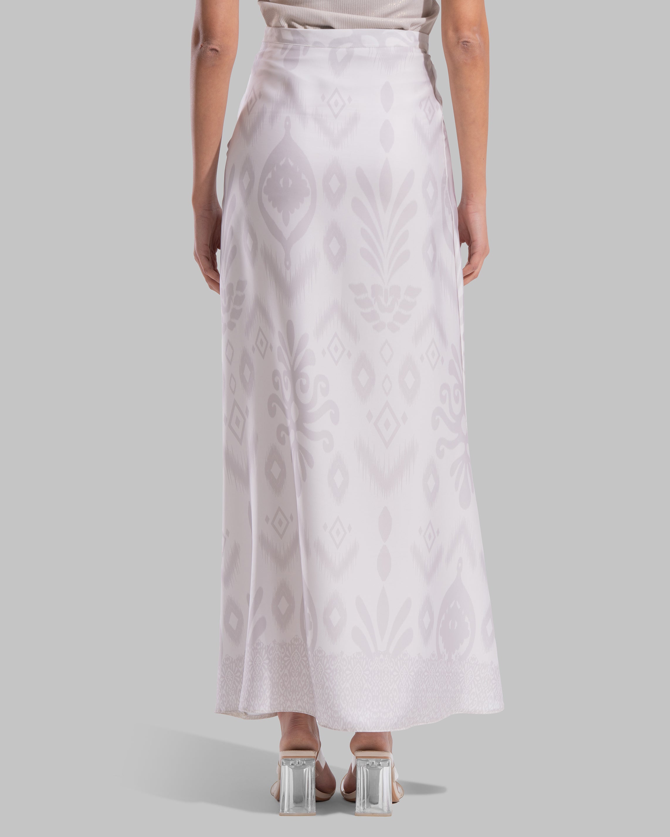 High-waist midi skirt.