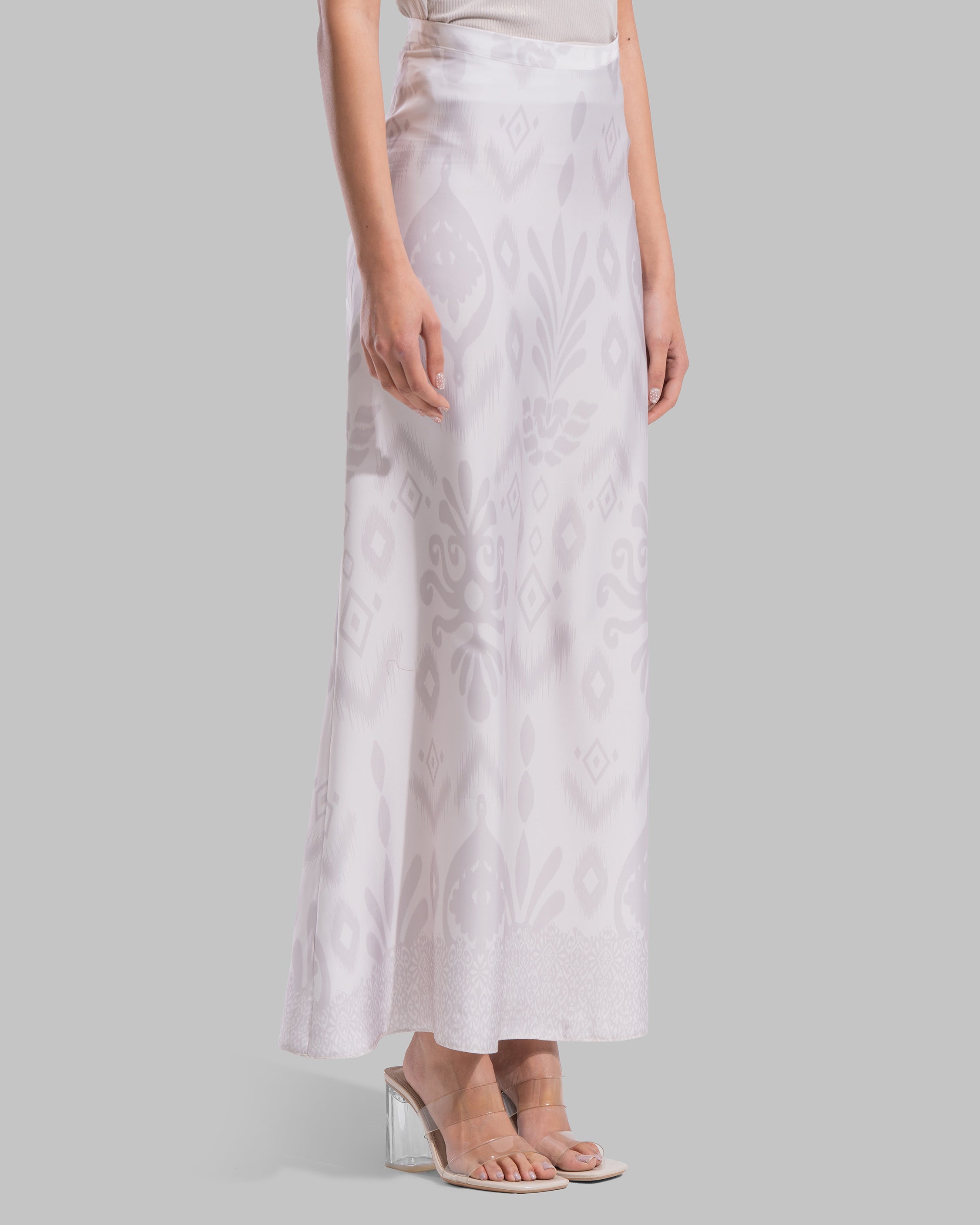 High-waist midi skirt.