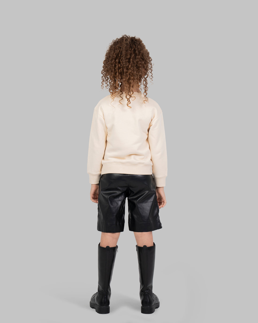 sweatshirt with Clothes bow.