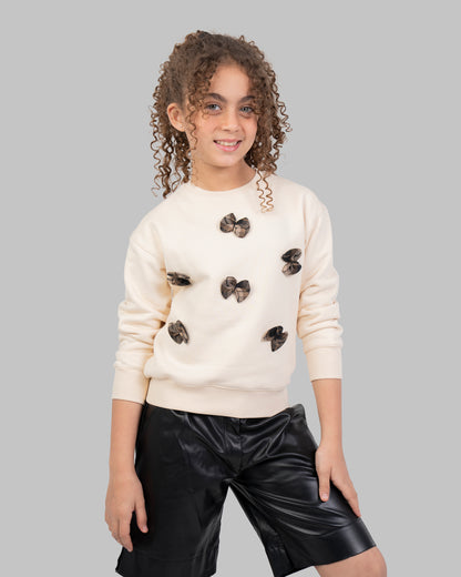 sweatshirt with Clothes bow.