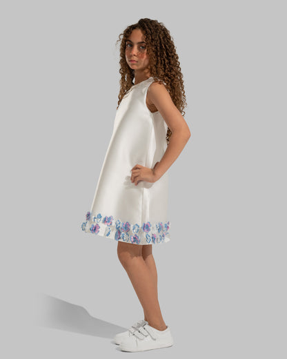 فستان قصير بحافة مزينة بالزهور