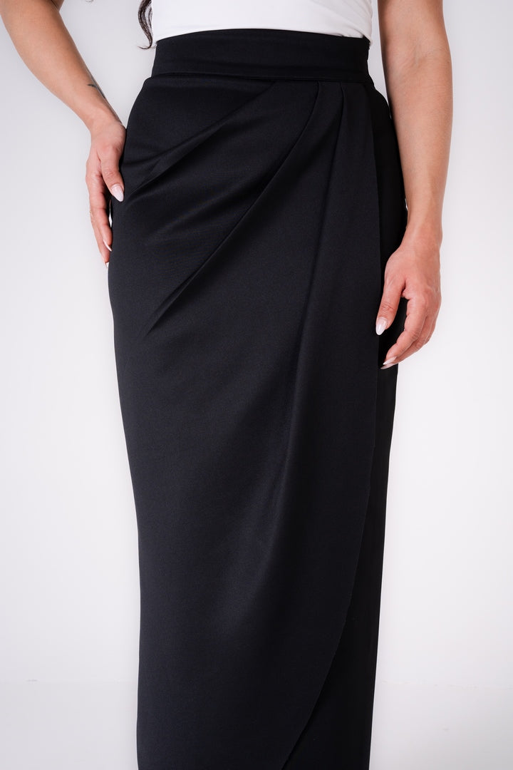 pleated slit skirt