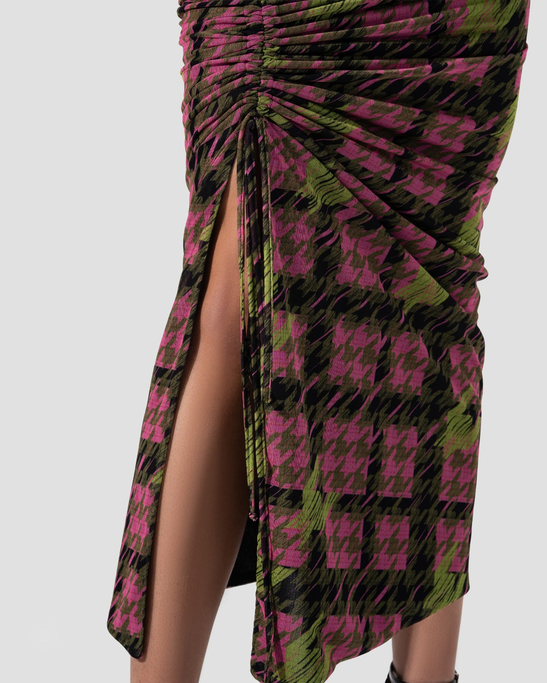 Midi skirt with side drawstring ruching