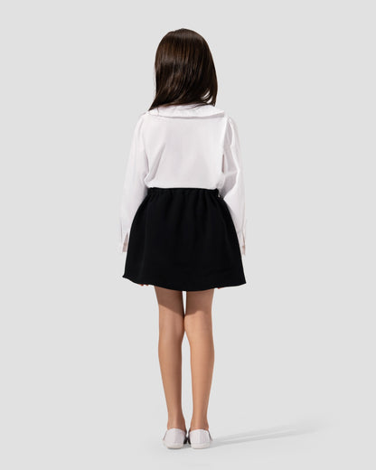 White cotton bluose with a classic collar