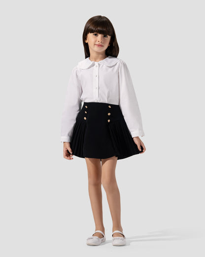 White cotton bluose with a classic collar